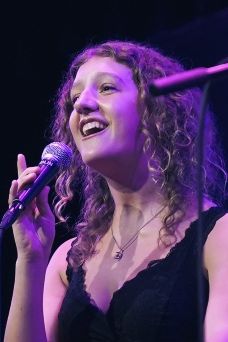 Vocal Coach and Piano Teacher Alexa Vocal Coach and Piano Teacher Alexa